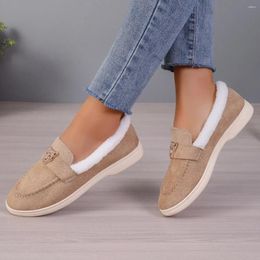 Chaussures décontractées plus taille pour femmes hivernales Keep chaud Velvet Cotton Light Flat Slip on pour les femmes baskets en plein air en plein air