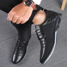 Chaussures décontractées plus szie en cuir authentique hommes doux et respirant à lacets masculins de la mode