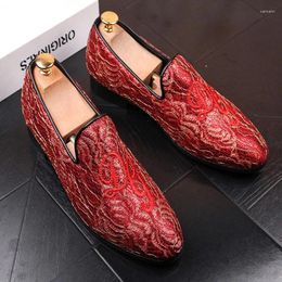 Chaussures décontractées pieds pointus petits ensembles de gommage pour hommes pied Lok Fu pois brodés mode paresseux B85