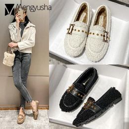 Casual Schoenen Puntige Klinknagels Decoratie Bont Flats Dames Katoenen Mocassins 41-44 Big Size Lam Loafers Dames Winter Gezellige Pluche Muiltjes