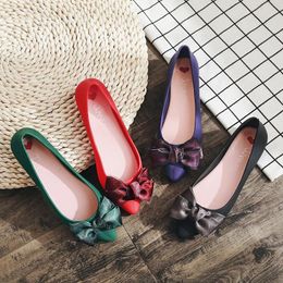 Zapatos informales con punta en pico y lazo para mujer, mocasines con flores, impermeables, de plástico, suela blanda sólida, antideslizantes