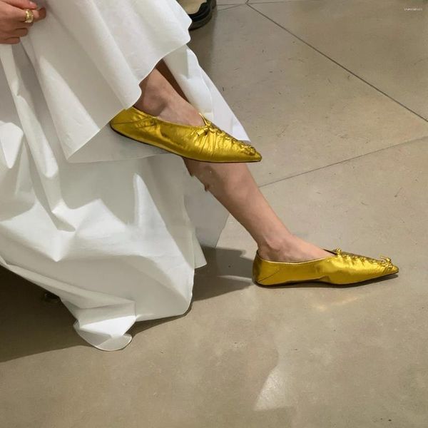 Zapatos casuales Puntuados tejidos de oro plano suave de cuero suave con zapatillas de tacón soltero versátil de mujer