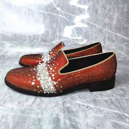 Casual schoenen Qianruti Red Witte Rhinestone Loafers Oxford Style Men Luxe handgemaakte jurk Round teen bruiloft