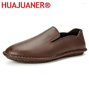 Chaussures décontractées Qualité de molages pour hommes en cuir authentiques confortables hommes masculins conduisant les chaussures de chaussures à plateaux mocassins