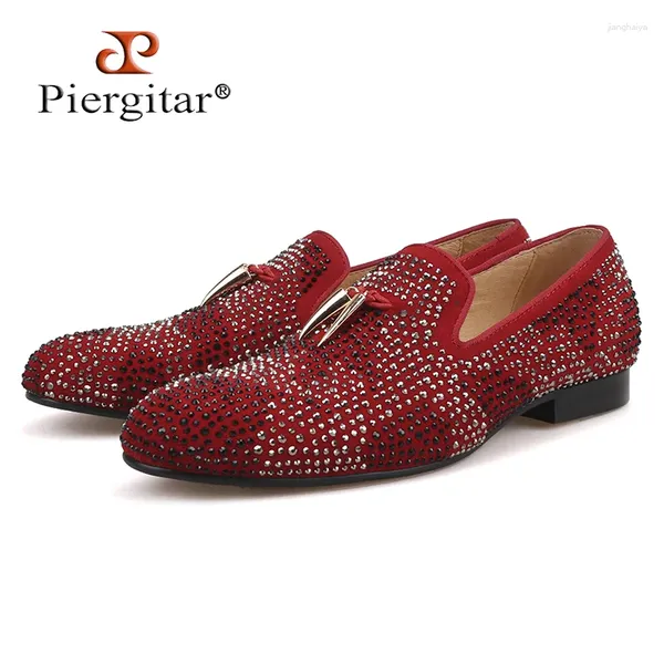 Zapatos casuales zapato de gamuza roja y negra con borla dorada exquisita mocasines de boda de cristal vestidos de hombres