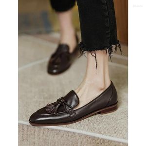 Casual schoenen retro Britse stijl vierkant hoofd dames loafers 2024 zomer kwastje comfortabele alleenstaande vrouwen bruin