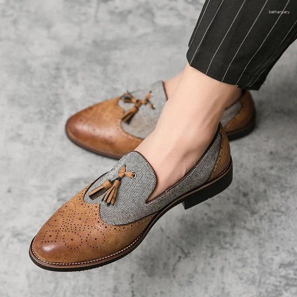 Chaussures décontractées Retro Color Block Locs en cuir masculin Brun sculpté Brown Businel Forme de chaussure Couverture de chaussure confortable Classic Oxford