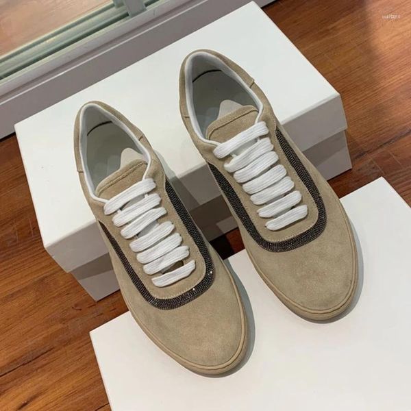 Zapatos informales de cuero de moda Retro para mujer, zapatillas de deporte con personalidad, diseño de cuentas de terciopelo, sencillo, 2024