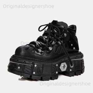 Casual schoenen retro rock paar schoenen laarzen voor zowel mannen als vrouwen 2023 nieuwe donkere punk lederen schoenen metaal nicheplatform schoenen voor vrouwen 44 45 T240409