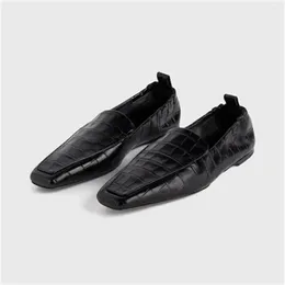 Chaussures décontractées rétro Soft Genuine cuir confortable Crocodile Print Locages Femmes Square talon Solide Solide Concise