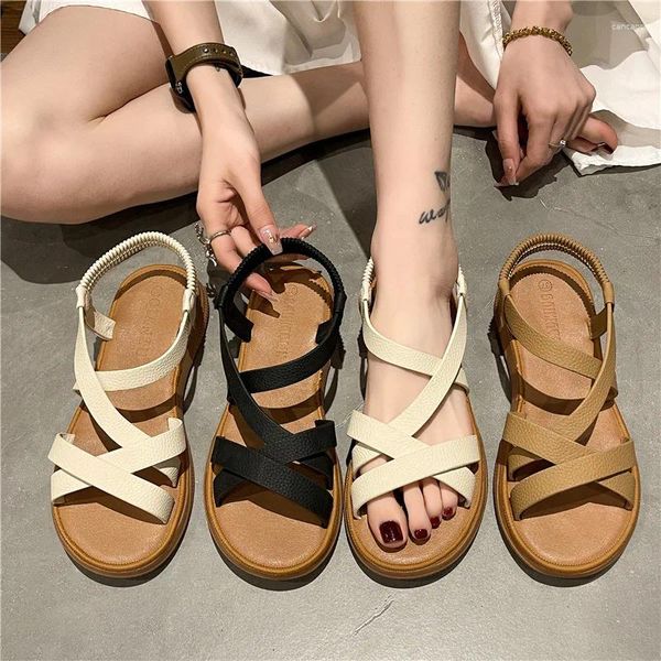 Zapatos casuales Sandalias romanas 2024 Zapato femenino para mujer Tacones claros Gladiador suave Niñas Beige Confort Playa Zuecos planos Cordones bajos PU sólido