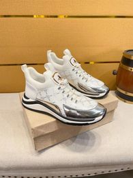 Zapatos informales Venta a las abejas lacadas para hombres Sport de diseño de cuero hecho a mano Man cómodos tenis