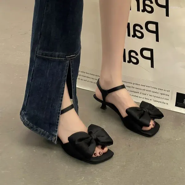 Sandalias de zapatos informales para mujer Toe Open Toe Summer 2024 con tacones bajos Arco de calzado La cómoda y elegante venta de comodidad negra de las mujeres H F F