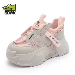 Zapatos informales Sdwk 8cm Cuero genuino Mujeres de verano transpirables Vulcanize Plataforma Wedge Chunky Sneaker Hollow Lace Up Qa020