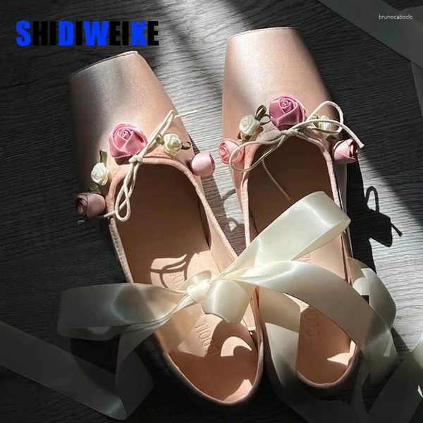 Chaussures décontractées Sdwk Ballet de soie classique Lace Up Femme Round Toe Bowtie Flats élégant Valentin AD3777