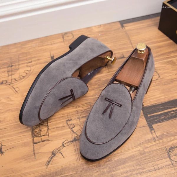 Chaussures décontractées vendant des mocassins confortables en daim en Europe pour hommes simples