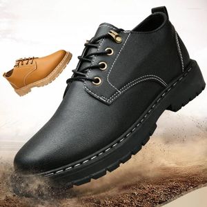 Chaussures décontractées coudre le cuir masculin de style britannique pour hommes Pu Mens baskets durables et semelle épaisse oxford formel