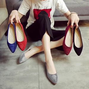 Casual schoenen schijnen rode bruid flats glitter bruidschoenen pailletten pointy teen mocasines dames roll-up slip op allmatch 5color espadrilles