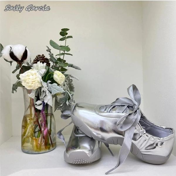 Zapatos informales plateados huecos con apertura elástica, bailarinas con cordones, moda de primavera 2024, estilo pasarela, punta redonda brillante