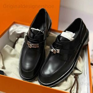 Chaussures décontractées verrouillage argenté cravate avant épais en bas de chaussures en cuir noir blanc rond talon épais talon molages oxford plate-forme britannique T240409