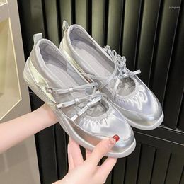 Chaussures décontractées argent Mary Jane pour femmes baskets mode Bowknot Cross Celt Backle Shoe Dames Plateforme en cuir soft Ballet