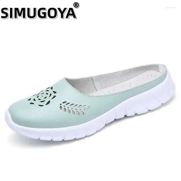 Chaussures décontractées Simugoya Semi-glisseurs d'été Fashion Cow Hide Hollow Mood Sandales plates pour femmes Sandalias de Mujer