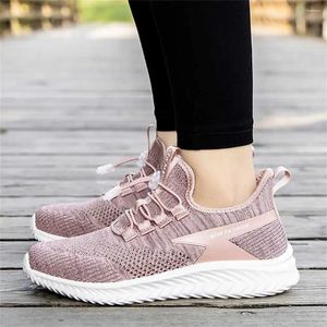 Chaussures décontractées Taille 36 Femmes plates claires 2024 Vulcanize Sneakers Basketball dans les dames Boots Technologie Sapa Top Luxury