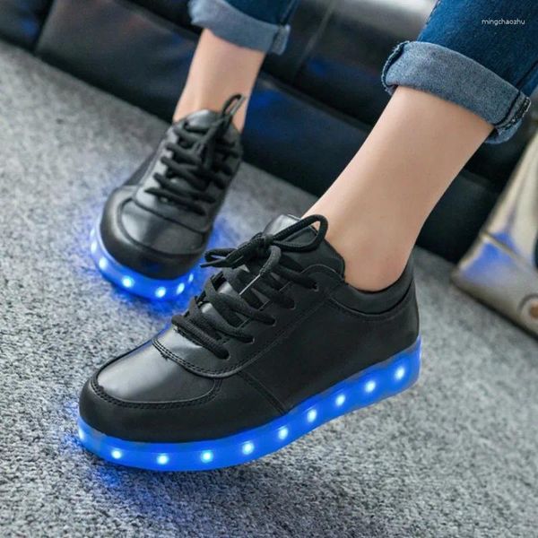 Chaussures décontractées taille 46 Charger USB Sneakers brillant femme a conduit des pantoufles unisexes Lumineuses dames respirantes