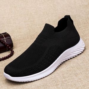 Zapatos casuales Slip-On hombres deportes malla de aire transpirable moda zapatillas ligeras tamaño 39-44