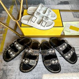 Chaussures décontractées Slippers Slides Designer Femmes Platform Sandales Flat Comfort Crystal Diamonds Buckle 10a Moccasins extérieur plage d'été Soft Walk Walk Shoe avec boîte 35-45