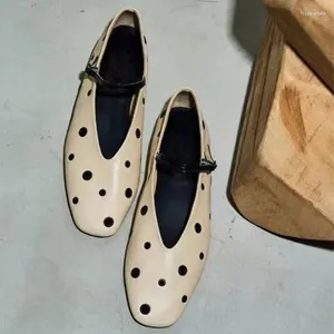 Chaussures décontractées petite tête carrée peu profonde pêche à l'œil Rivet Décoration une ligne avec boucle Mary Jane Flat Flat Sole Single Shoe