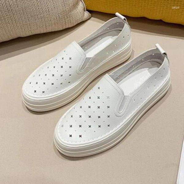 Chaussures décontractées Petites liais blancs Hollow-out Slip on Flat Muiss Femmes Femmes Muffins bouche peu profonds Plateforme de célébrités de la respiration des mocassins