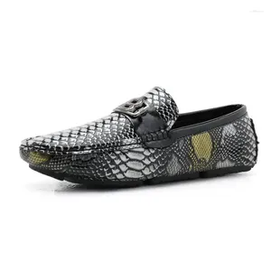 Chaussures décontractées Locs à motifs à motifs de peau pour hommes de grande taille 38-48 Slip-On Comfort Men's Laquer en cuir brillant Moccasin