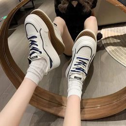 Chaussures décontractées Sneakers Athletic pour femmes High on Platform Running Lace Up Sports Shoeslow Whit Woman Footwear Y2k Fashion Offre 2024