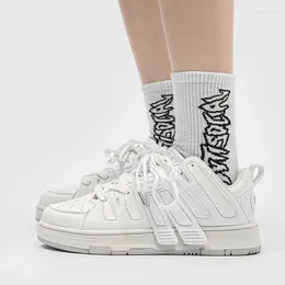 Chaussures décontractées baskets hommes Tennis classique Y2K peau de vache Skateboard mâle mode lettres pain Couples chaussure de sport