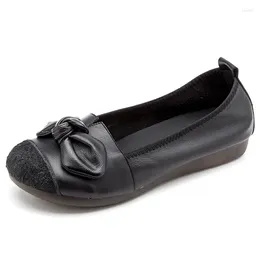 Chaussures décontractées en cuir souple noir pour femmes, mocassins plats authentiques avec nœud, baskets à enfiler, 2024