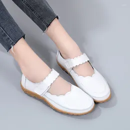 Chaussures décontractées en cuir souple pour femmes, plates, boucle de printemps, bouche peu profonde, marche en plein air, grande taille 41, blanc