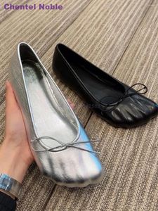 Casual Schoenen Gesplitste Tenen Niche Pumps Effen Sliver Zwarte Vlinderdas Dames Flats Lente 2024 Mode Ondiepe Luxe Slip-On Novely