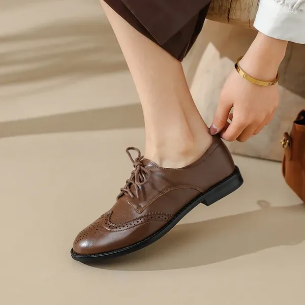 Chaussures décontractées printemps 2024 Muisseaux en cuir authentiques Oxford Femmes à talon bas Pumps à orteils ronds Rende