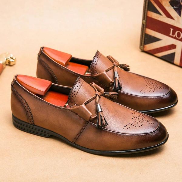 Chaussures décontractées Spring and Automn Mandis pour hommes Slip-On Brown Mashion Cuir épais semelle confortable Fonde