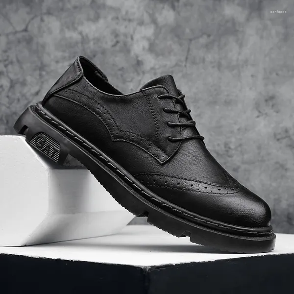 Chaussures décontractées printemps automne 2024 Style britannique en cuir Brogue pour hommes d'affaires noir Hombres haute qualité classique bureau Zapatos