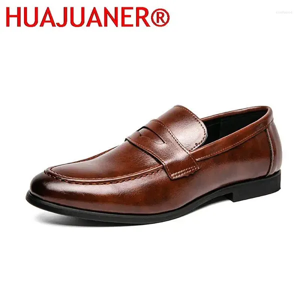 Zapatos casuales Spring Outumn Pres Night Long Long Leather Lofea Male Slip On Flats Brogue Retro de lujo Comfía