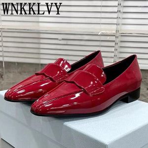Casual schoenen Spring Patent Leather Loafers Women's Pointed Toe Lazy Flats Retro Fashion Single Slip Ons Mules