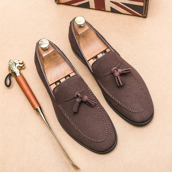 Zapatos informales de gamuza para hombre, mocasines con diseño de borlas, sin cordones, hechos a mano, de cuero nobuk de alta calidad, puntiagudos, suela gruesa