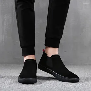 Chaussures décontractées Men de printemps d'été Sneakers en cuir en daim Slip sur les mocassins Appartements de haute qualité pour la botte noire masculine