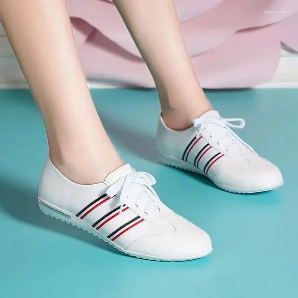 Zapatos informales, zapatillas de deporte de cuero blanco de primavera para mujer, tres rayas, Golf, cordones, Tenis femeninos, zapatos planos para mujer, cuña elegante