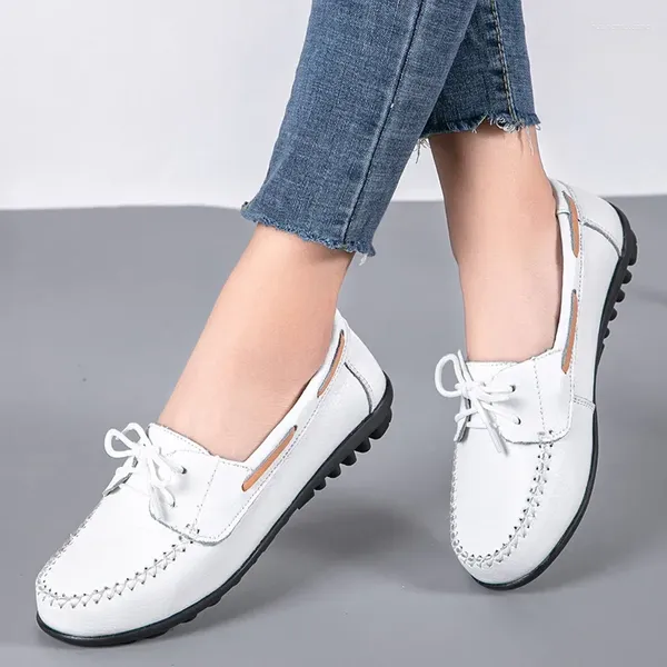 Chaussures décontractées Spring Femmes Automne Lace Up Leather Flats Sneakers Plus taille Mocasins pour femmes MOCHES SUR LES MOTS ZAPATOS MUJER