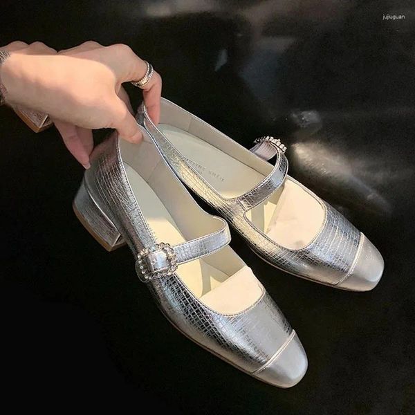 Chaussures décontractées orteil carré en métal boucle en cuir épais talon haut Mary Jane Summer 2024 Crystal de couleur pure