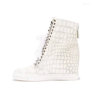 Chaussures décontractées chaînes en cuir blanc blancs sneaker sneaker haut zipper arrière dames dames augmente talon metal metal femmes