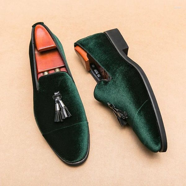 Zapatos casuales de gamuza de mocasines verdes hombres slip-on borla de cuero suave pisos de boda nubuck